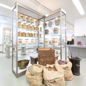 Führung durch die Pharmaziehistorische Sammlung am Donnerstag, 11. April 2024 um 18 Uhr
